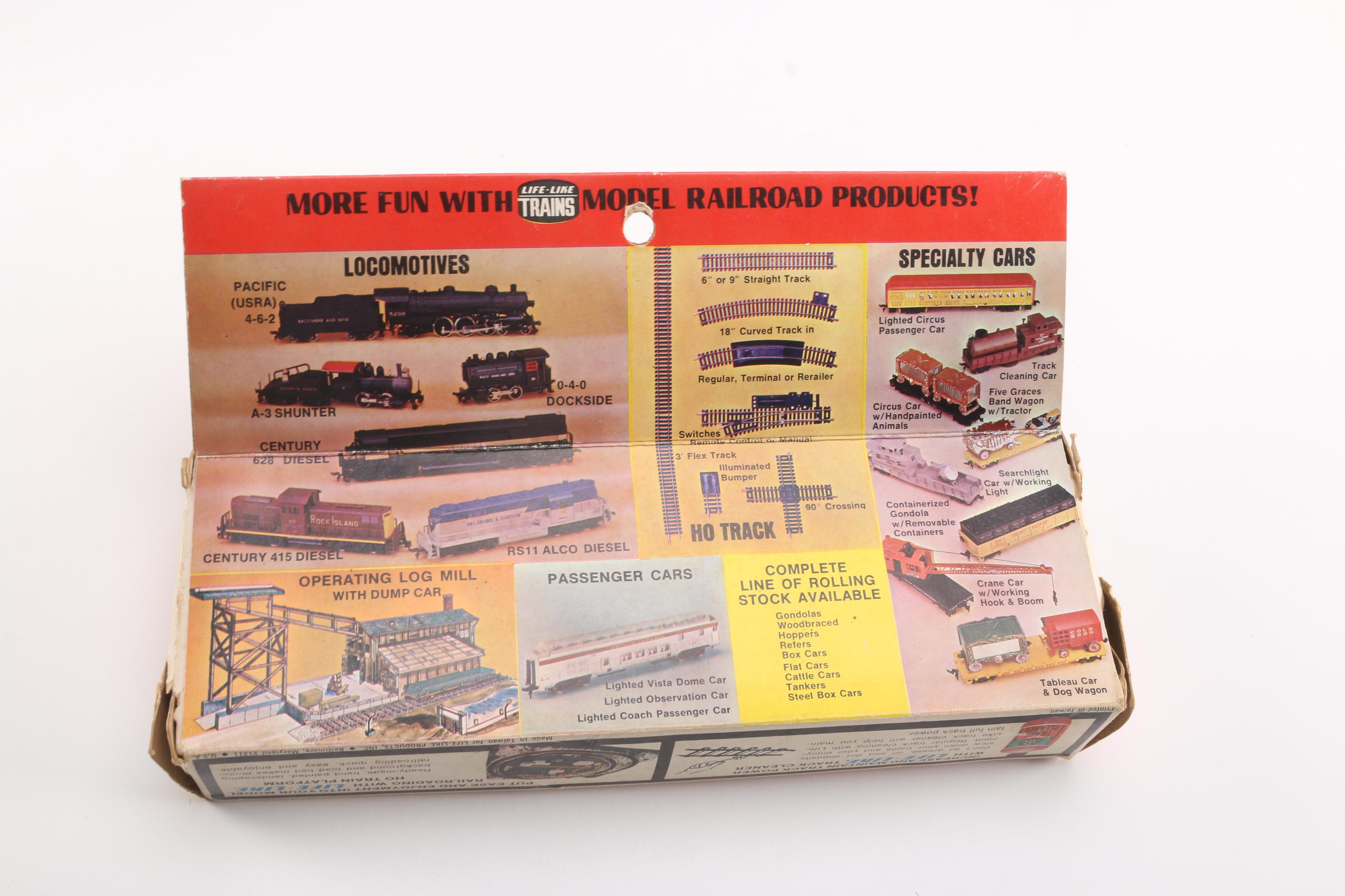 HO Scale Model Train Car and Accessories
