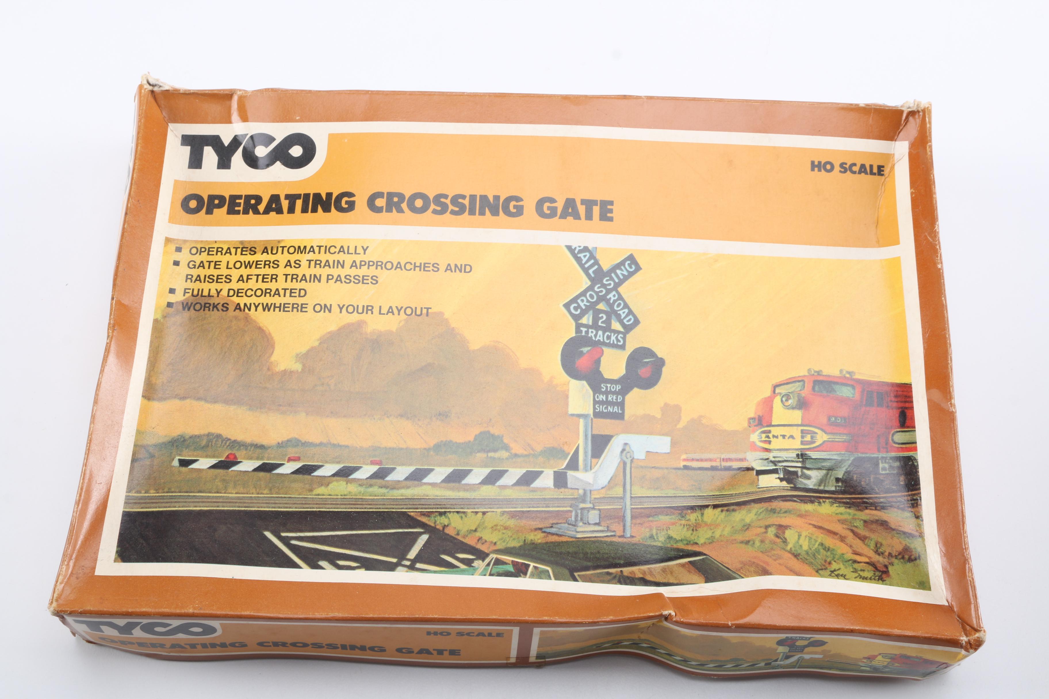 HO Scale Model Train Car and Accessories