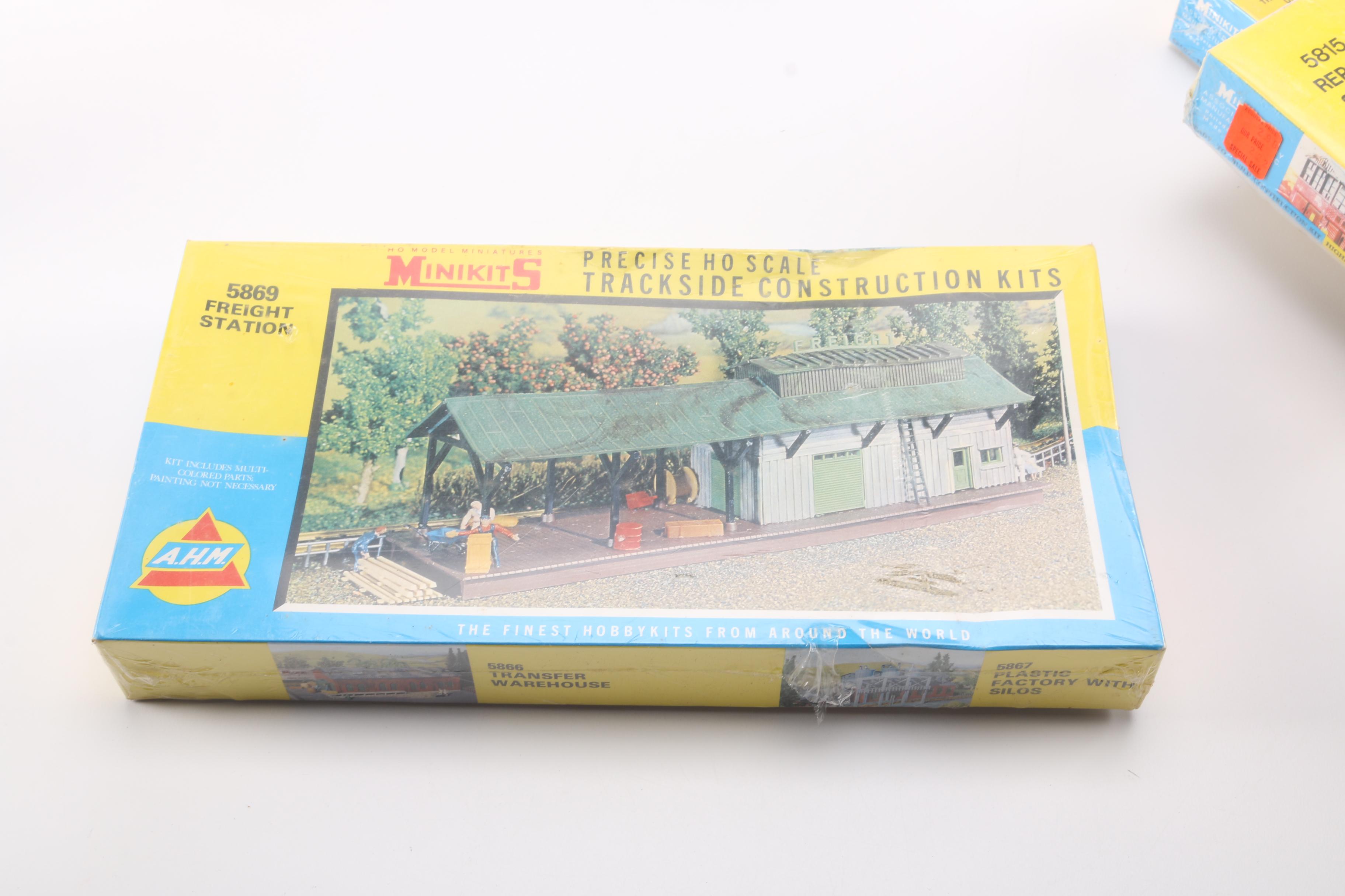 HO Scale Model Train Car and Accessories