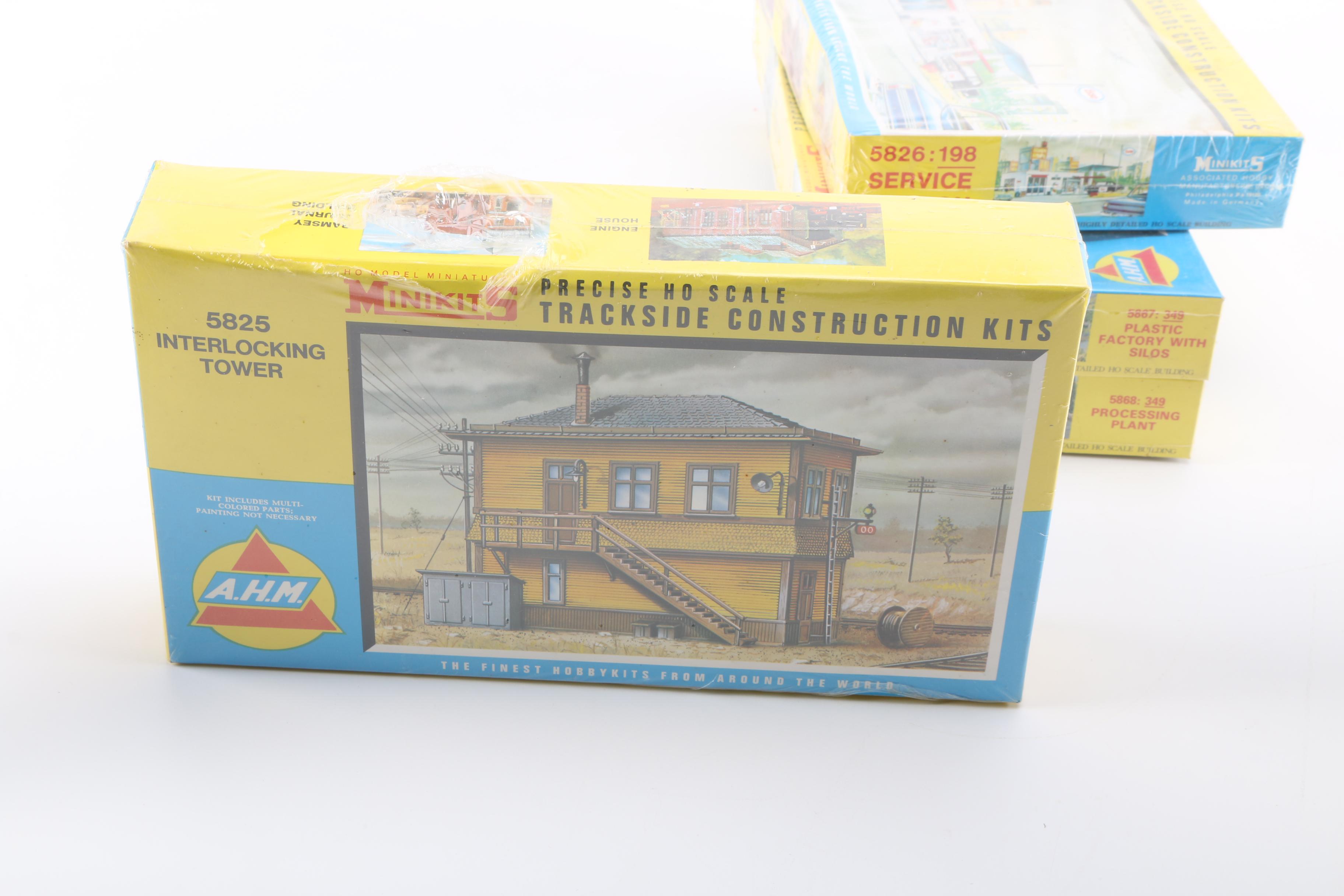 HO Scale Model Train Car and Accessories