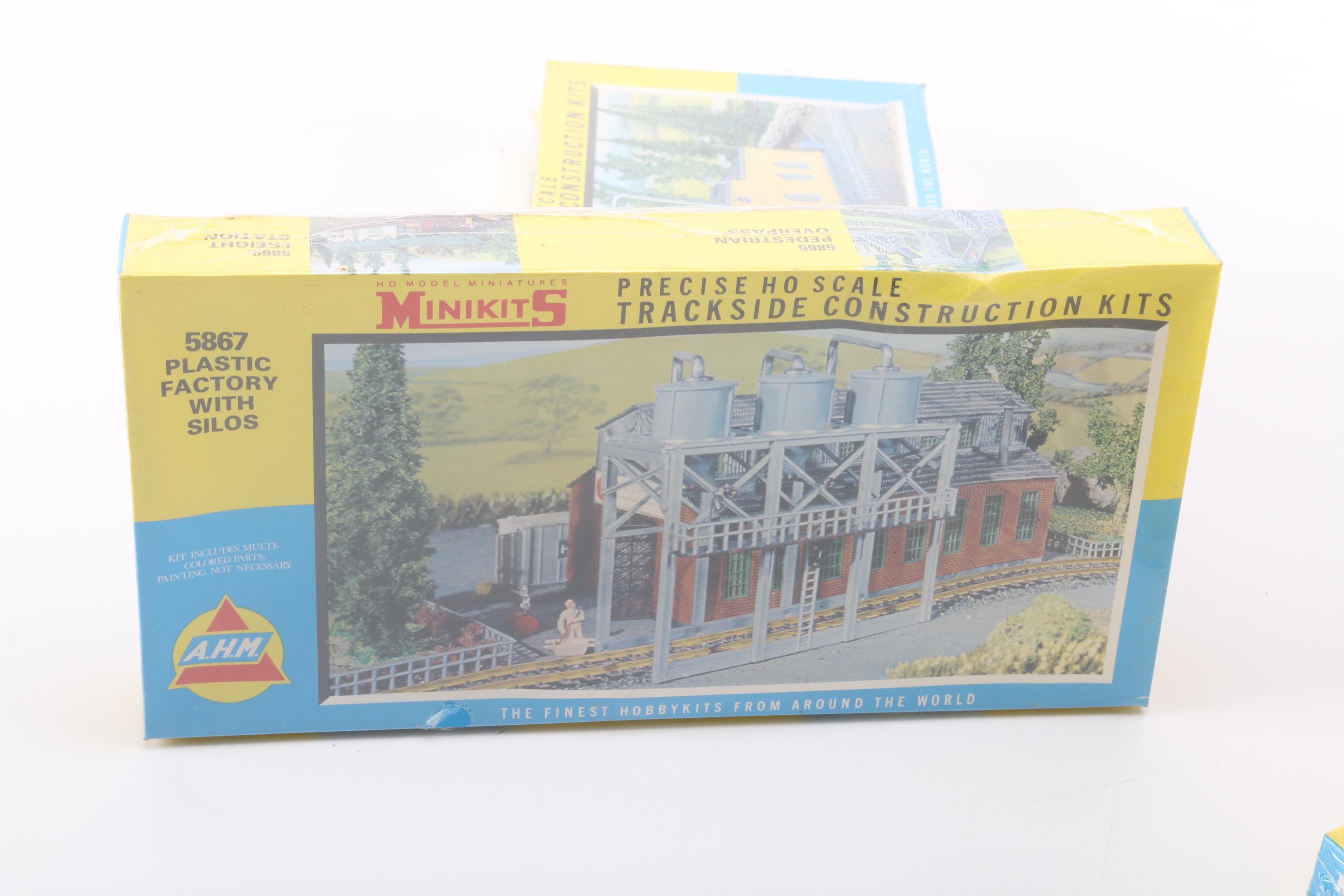 HO Scale Model Train Car and Accessories