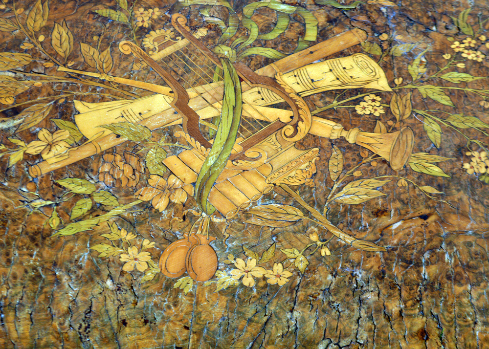 Early 20th Century Neoclassical Style Table with Elaborate Marquetry