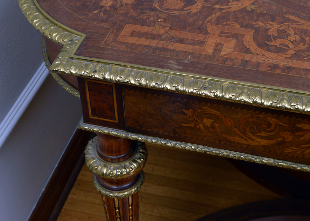 Early 20th Century Neoclassical Style Table with Elaborate Marquetry