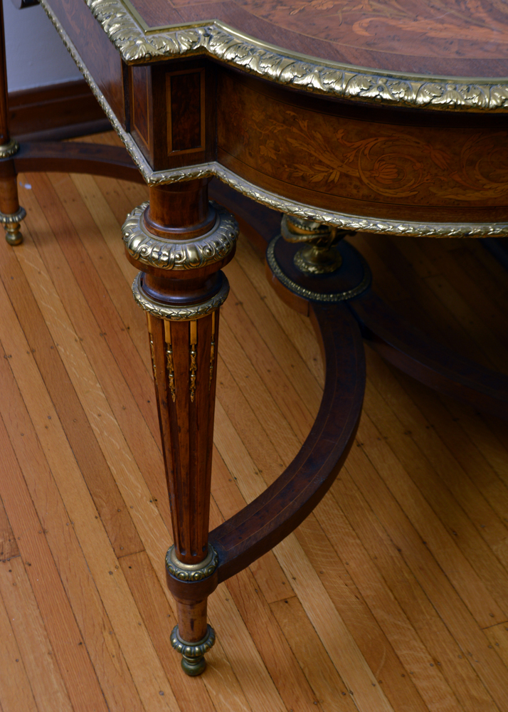 Early 20th Century Neoclassical Style Table with Elaborate Marquetry