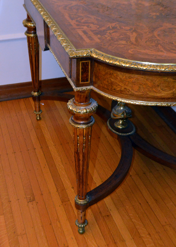 Early 20th Century Neoclassical Style Table with Elaborate Marquetry