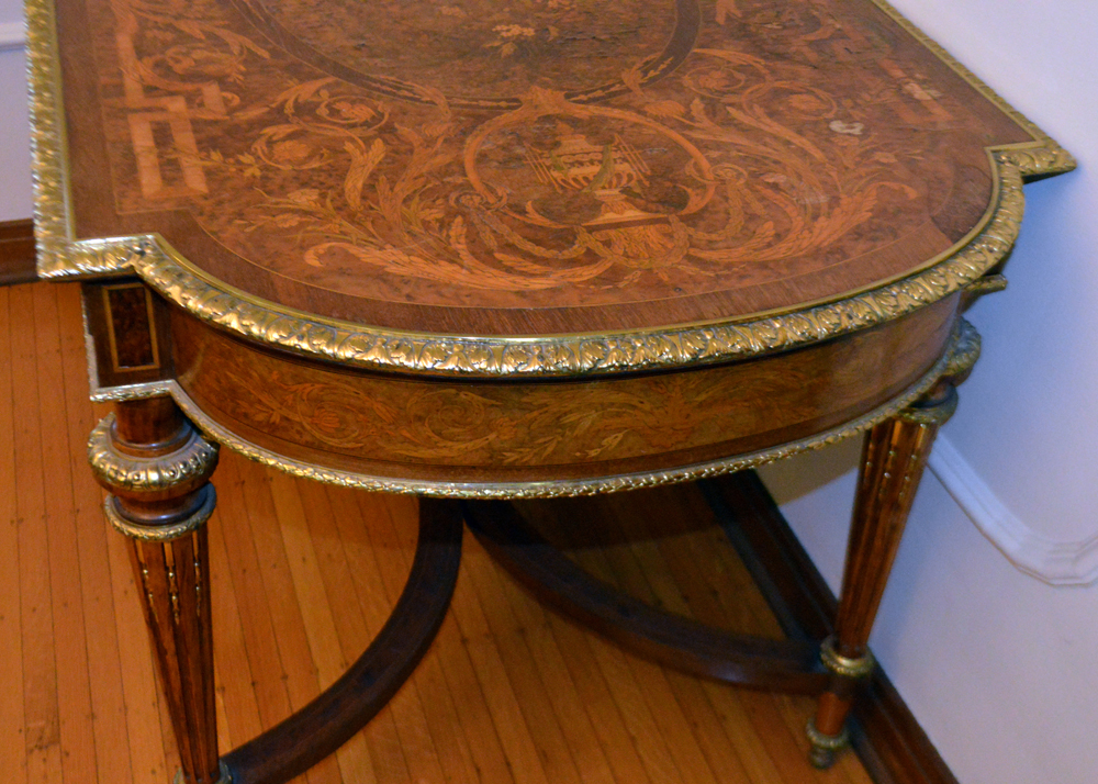 Early 20th Century Neoclassical Style Table with Elaborate Marquetry
