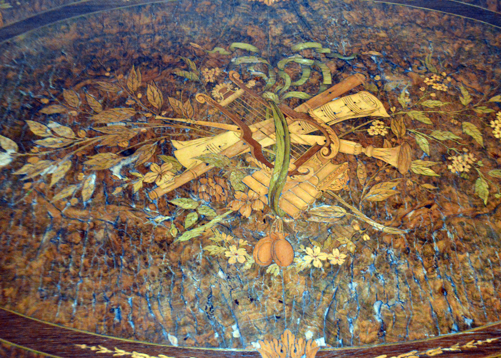Early 20th Century Neoclassical Style Table with Elaborate Marquetry
