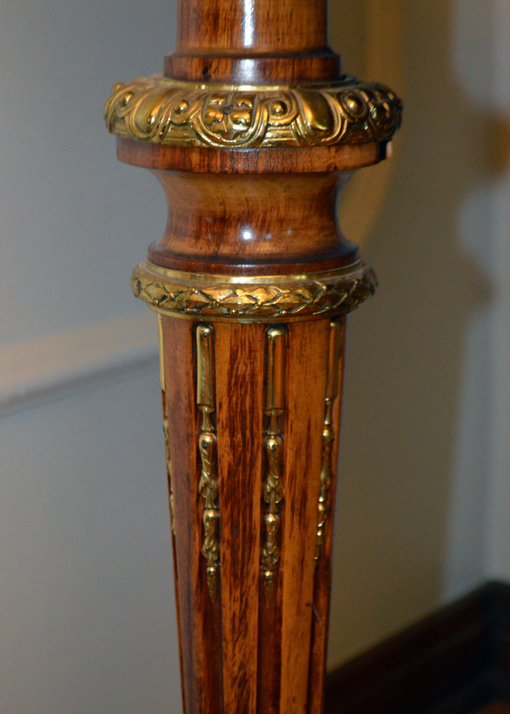 Early 20th Century Neoclassical Style Table with Elaborate Marquetry
