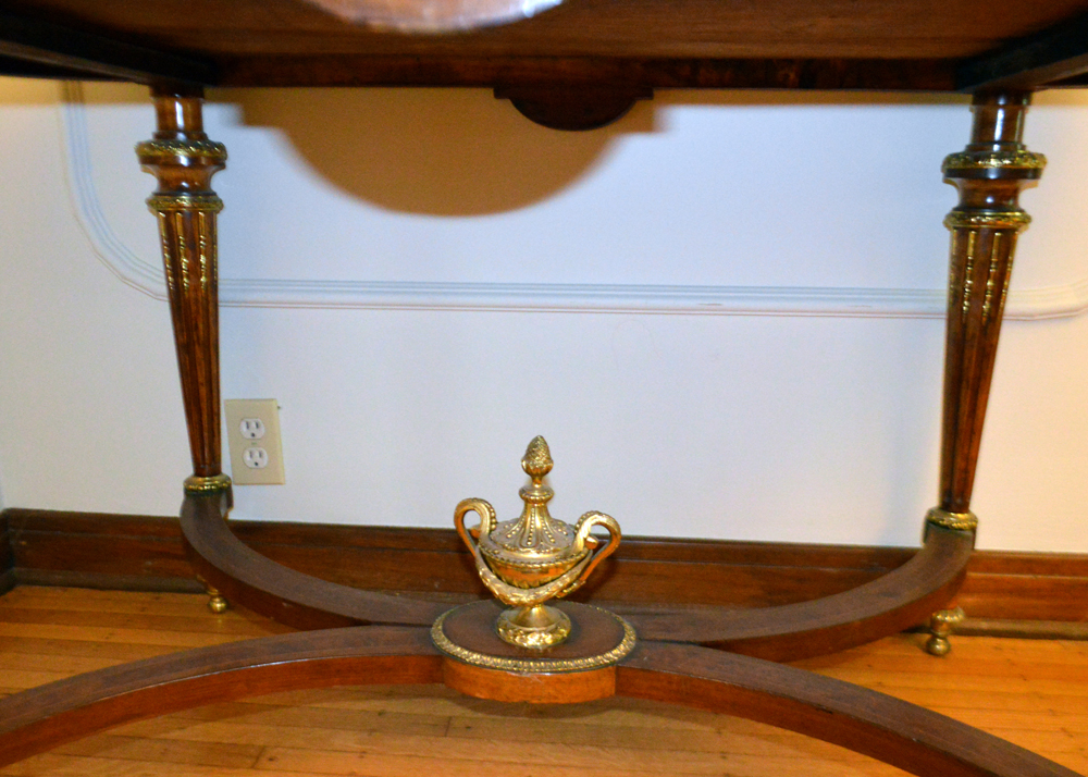 Early 20th Century Neoclassical Style Table with Elaborate Marquetry