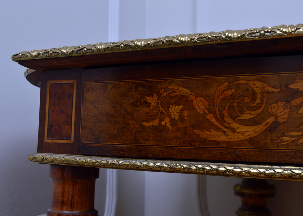 Early 20th Century Neoclassical Style Table with Elaborate Marquetry