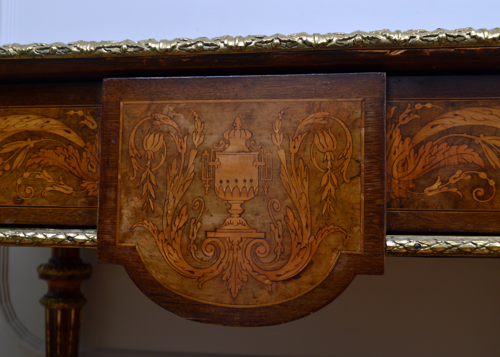 Early 20th Century Neoclassical Style Table with Elaborate Marquetry