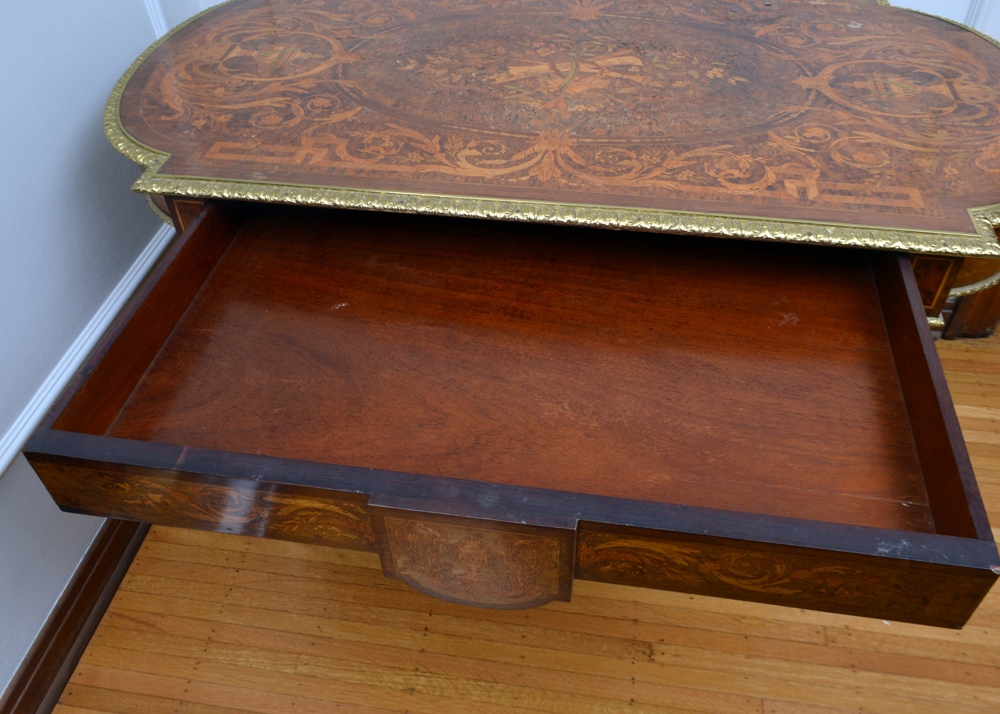 Early 20th Century Neoclassical Style Table with Elaborate Marquetry