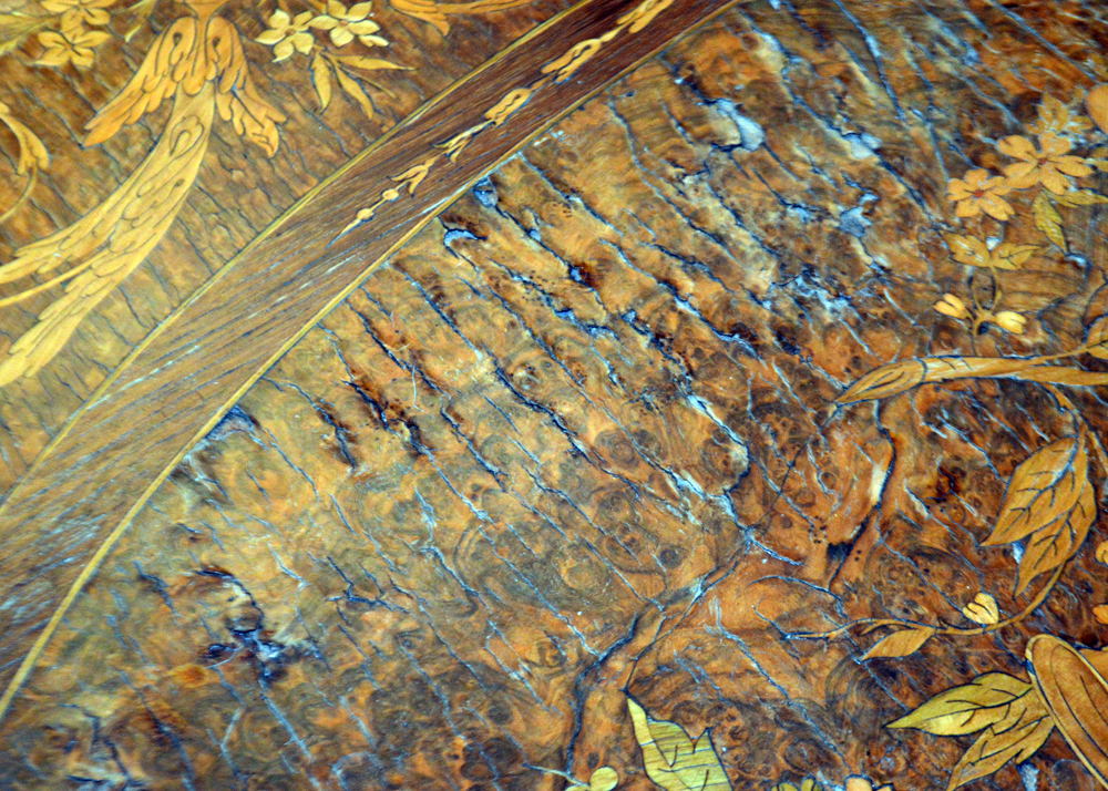 Early 20th Century Neoclassical Style Table with Elaborate Marquetry