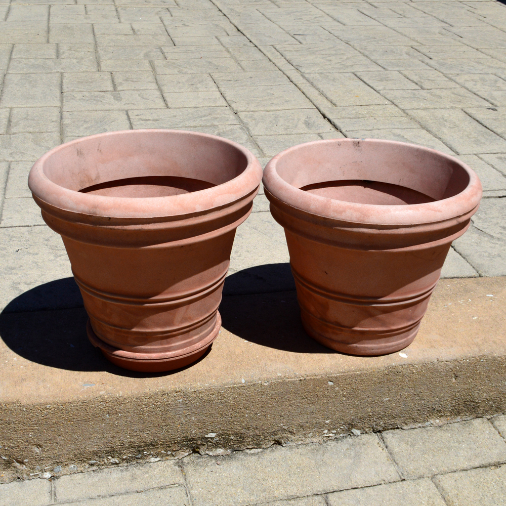 Round Molded Planters
