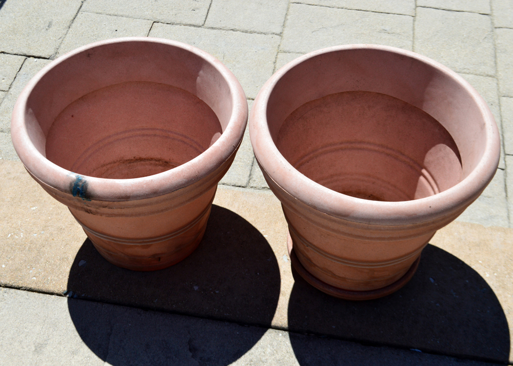 Round Molded Planters