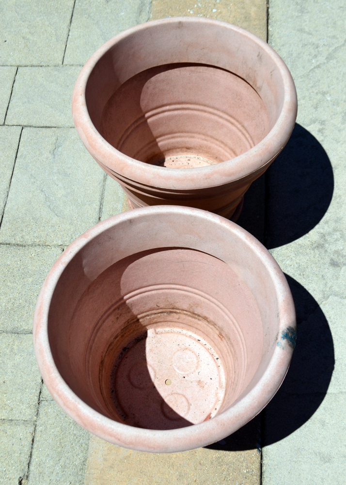 Round Molded Planters