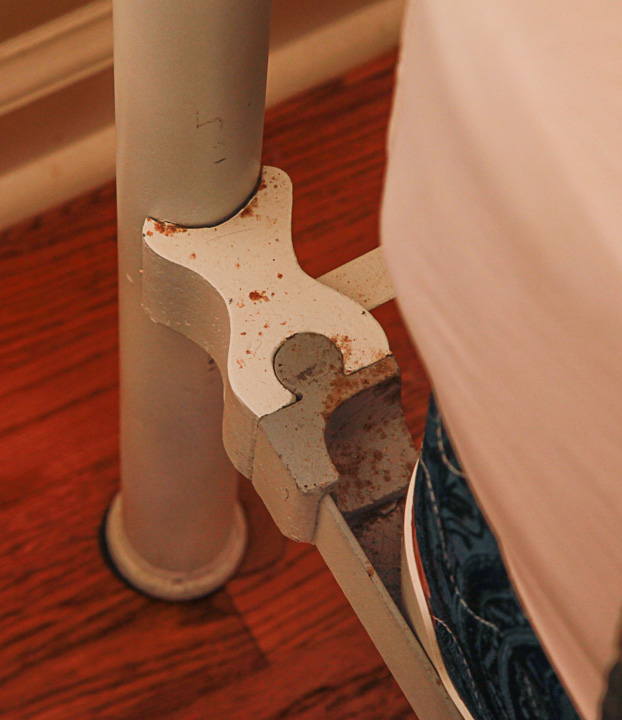 Full Size White Metal Bed