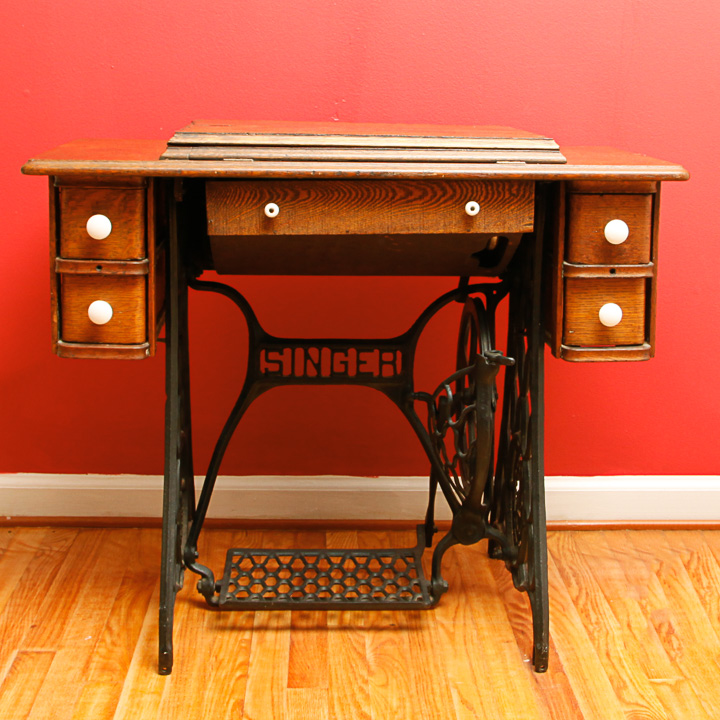 Singer 127 Treadle Sewing Machine with Quarter Sawn Oak Table