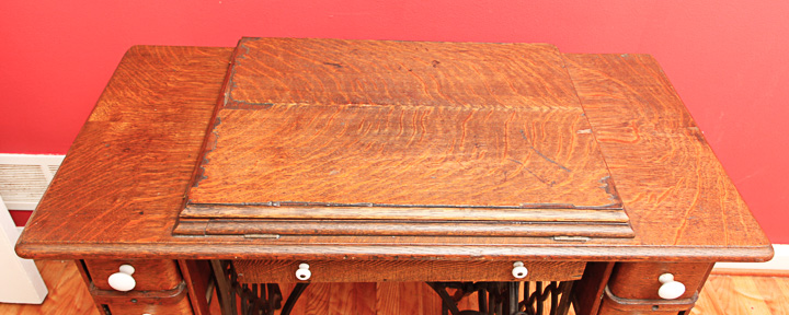 Singer 127 Treadle Sewing Machine with Quarter Sawn Oak Table