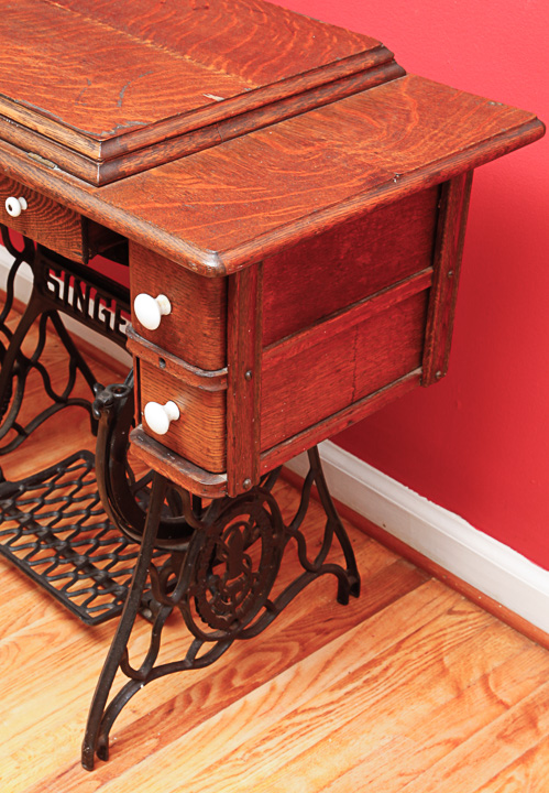 Singer 127 Treadle Sewing Machine with Quarter Sawn Oak Table