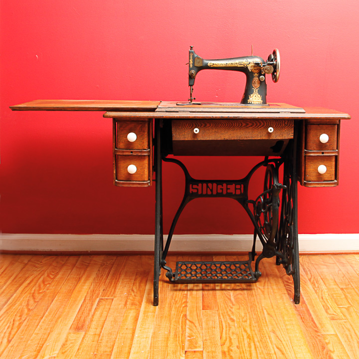 Singer 127 Treadle Sewing Machine with Quarter Sawn Oak Table