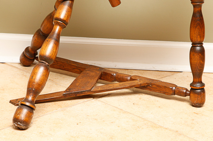 Vintage Oak Spinning Wheel