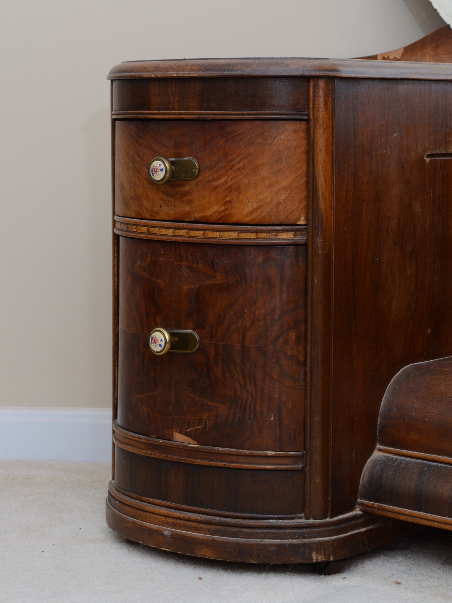 Art Deco Waterfall Vanity with Mirror