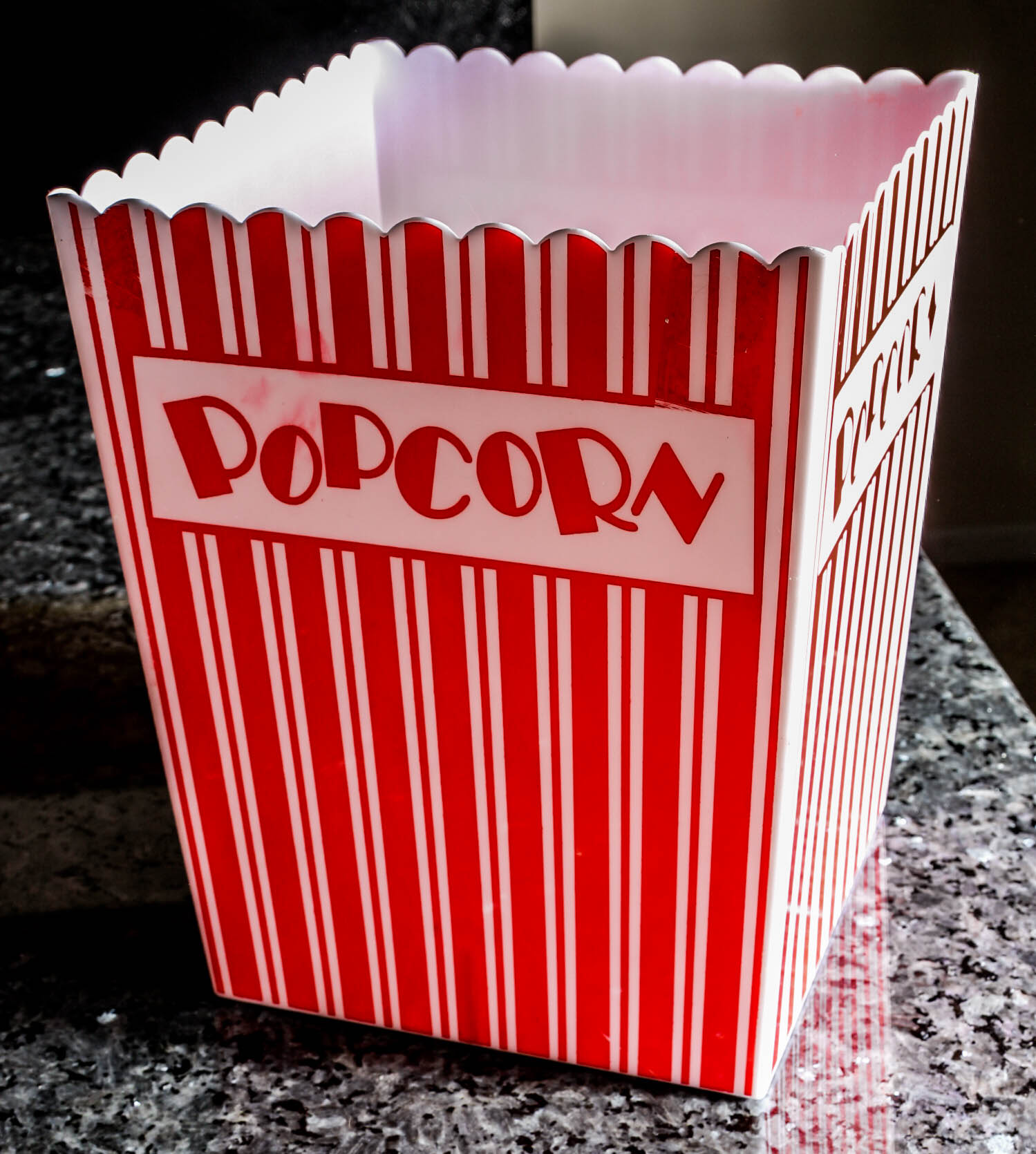 A Vintage Nostalgia Electrics Popcorn Maker