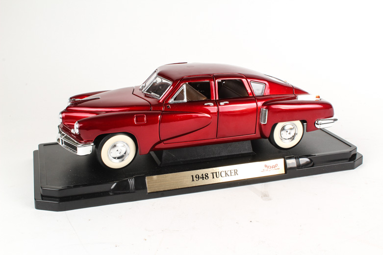 Road 1:18 Scale Die-Cast Cars
