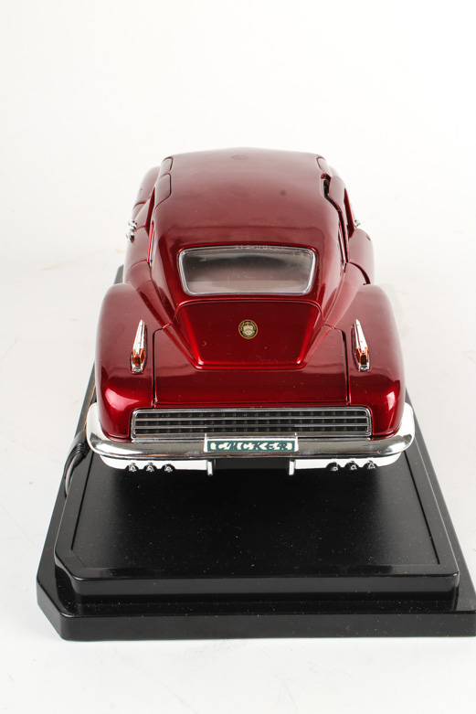 Road 1:18 Scale Die-Cast Cars