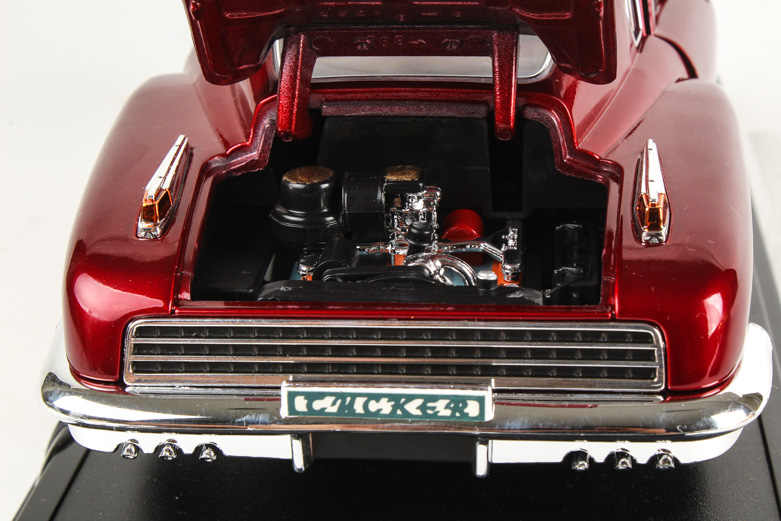 Road 1:18 Scale Die-Cast Cars