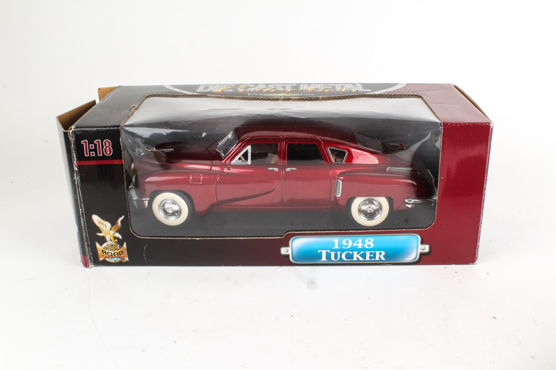 Road 1:18 Scale Die-Cast Cars