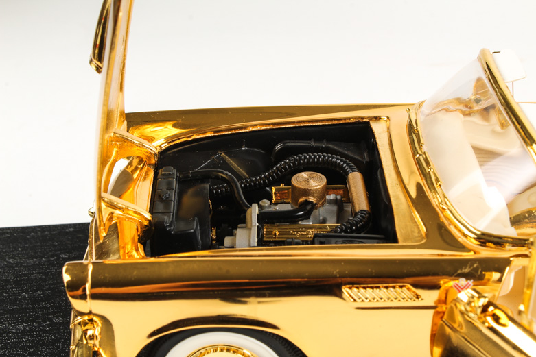 Road 1:18 Scale Die-Cast Cars