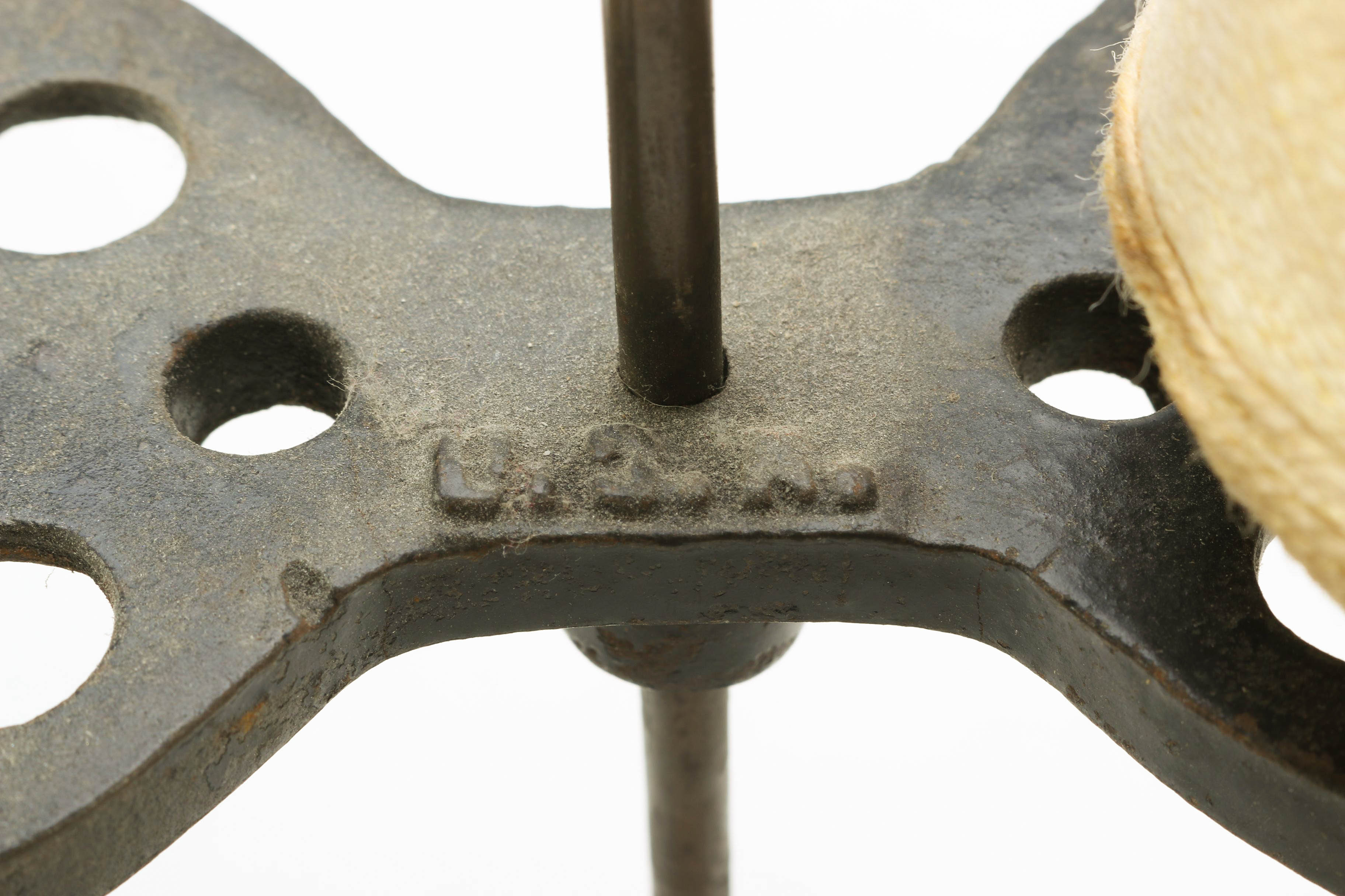 Cast Iron Double Thread Holder