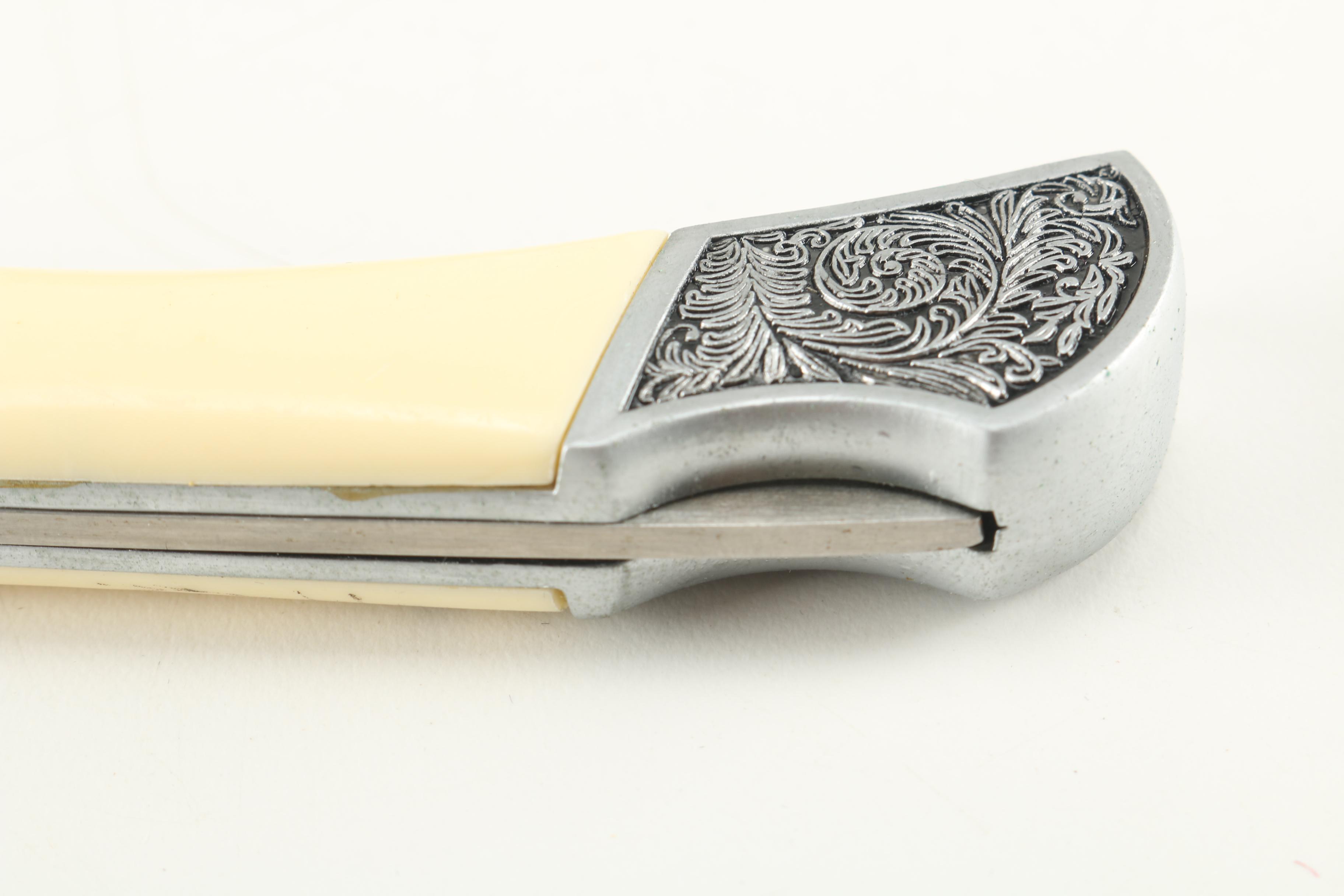 Fury Collectibles Folding Knife in Case