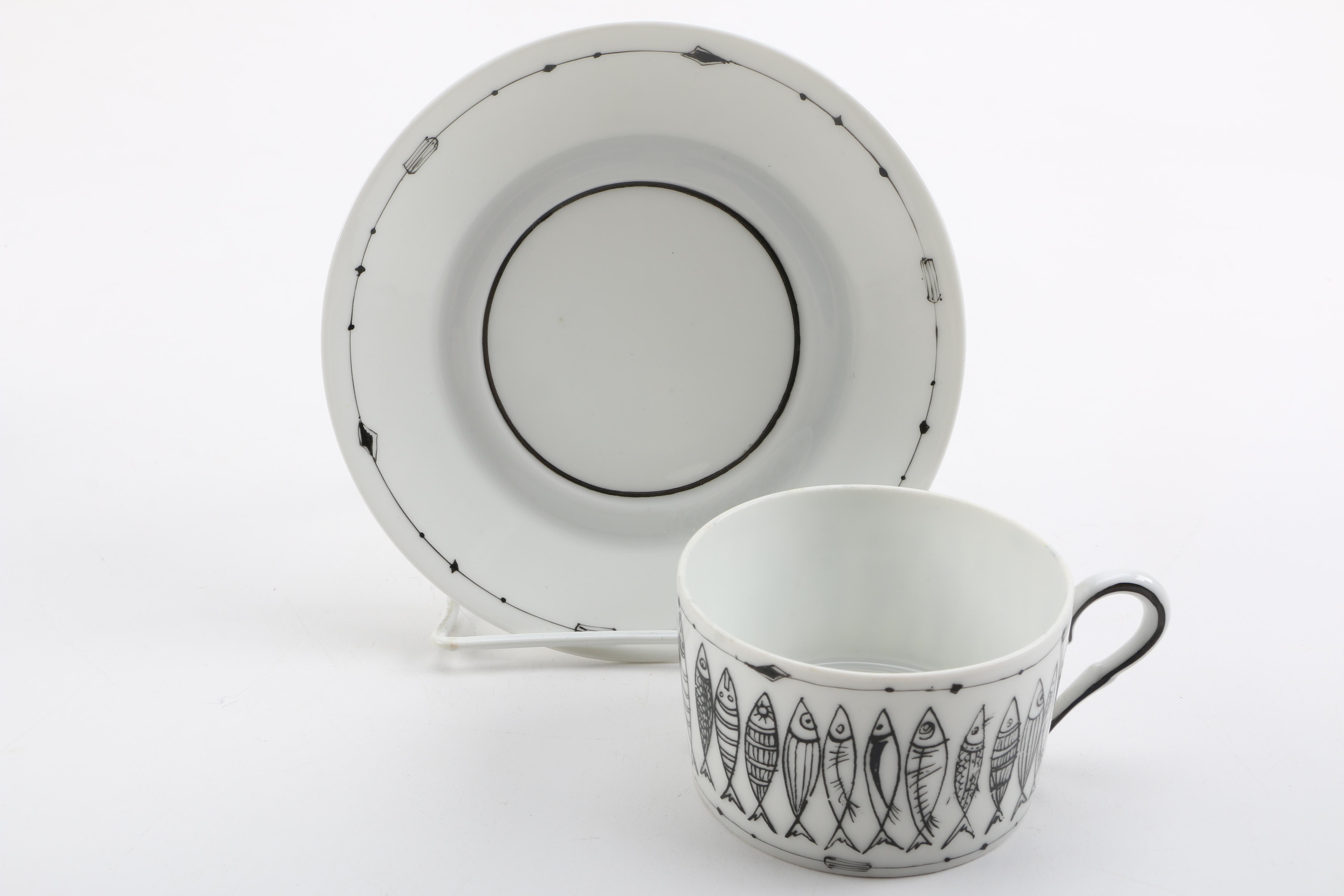 Porcelain Teacups with Saucers Featuring Meissen "Green Ivy Leaf"