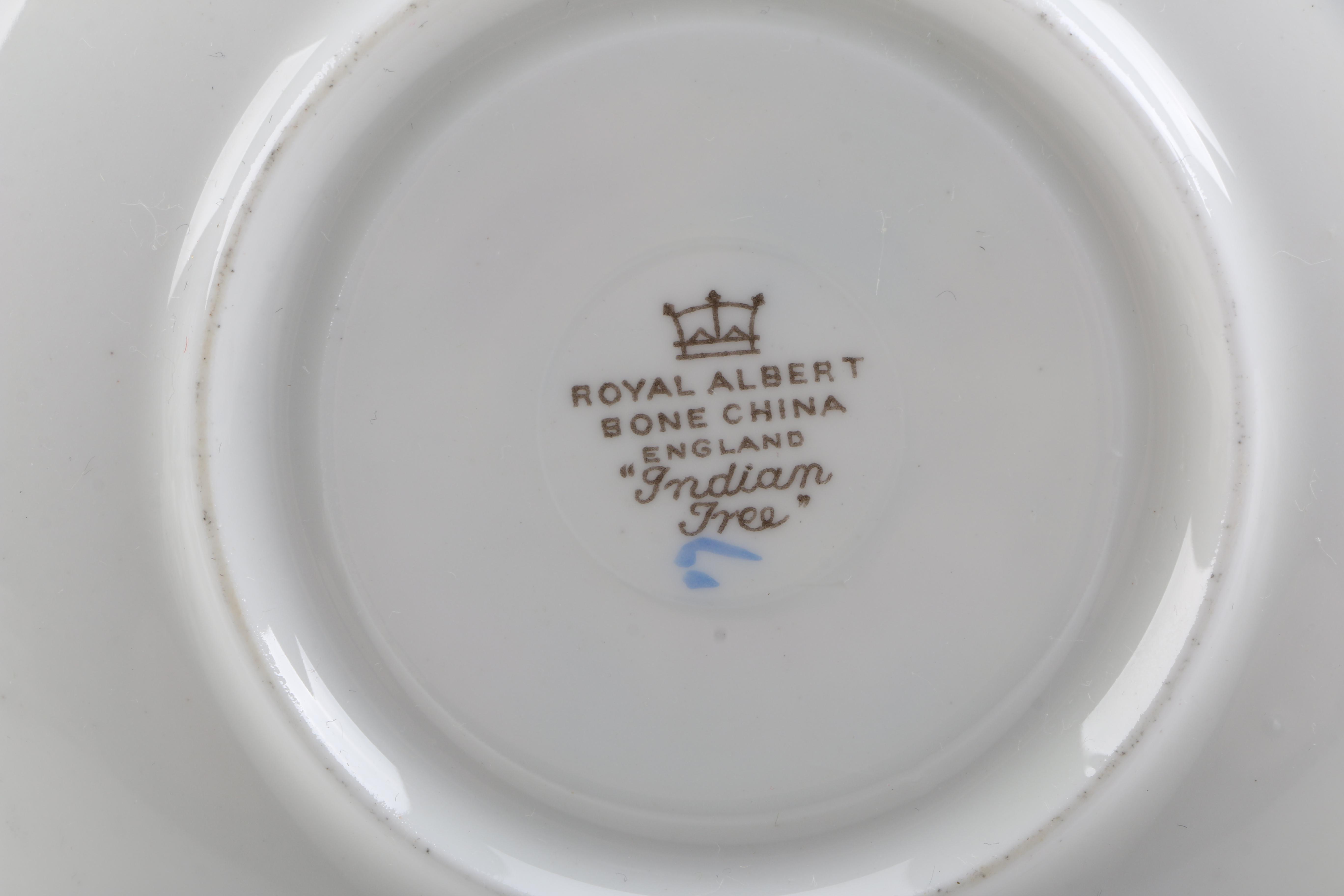 Porcelain Teacups with Saucers Featuring Meissen "Green Ivy Leaf"