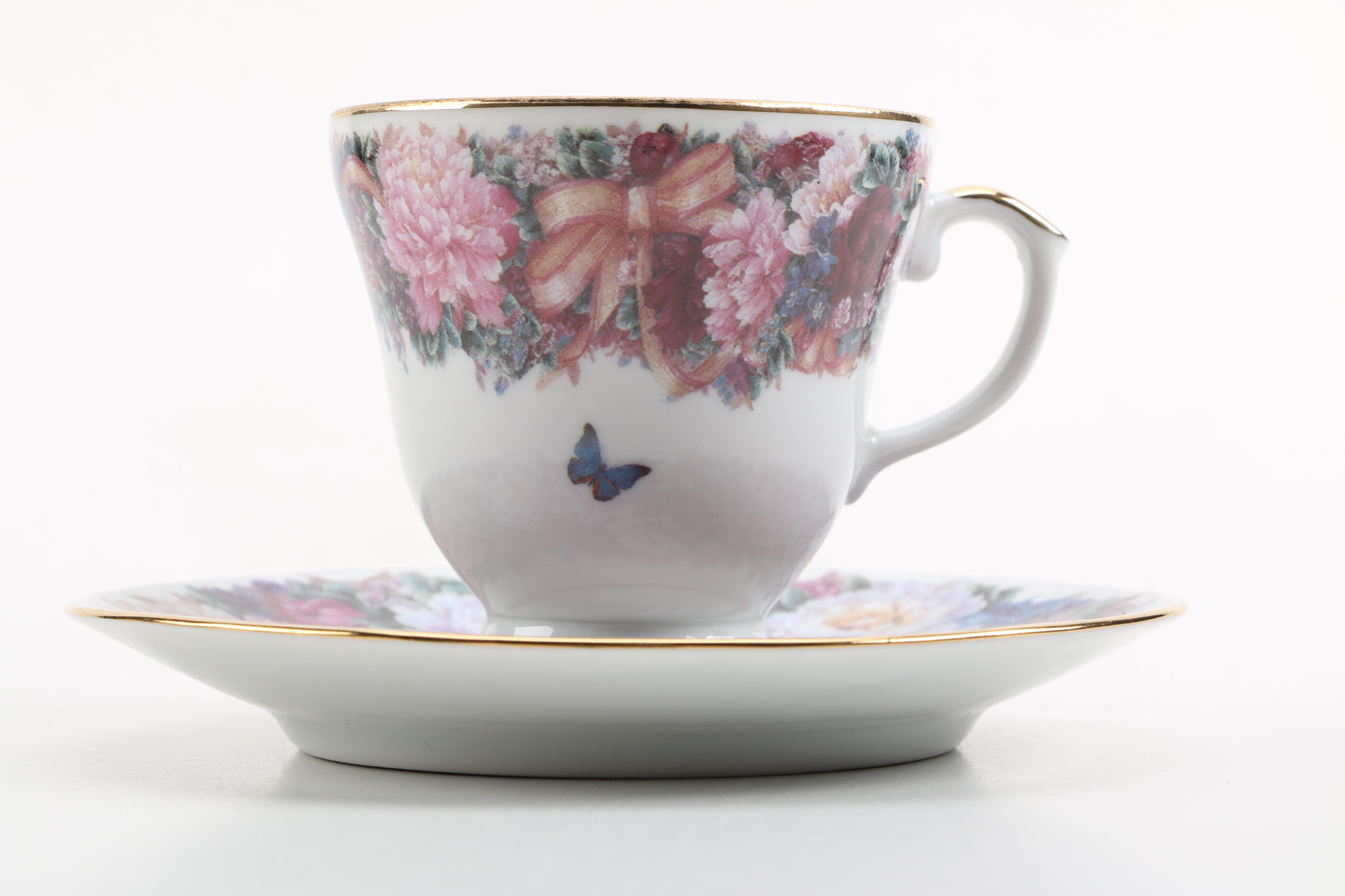 Porcelain Teacups with Saucers Featuring Meissen "Green Ivy Leaf"