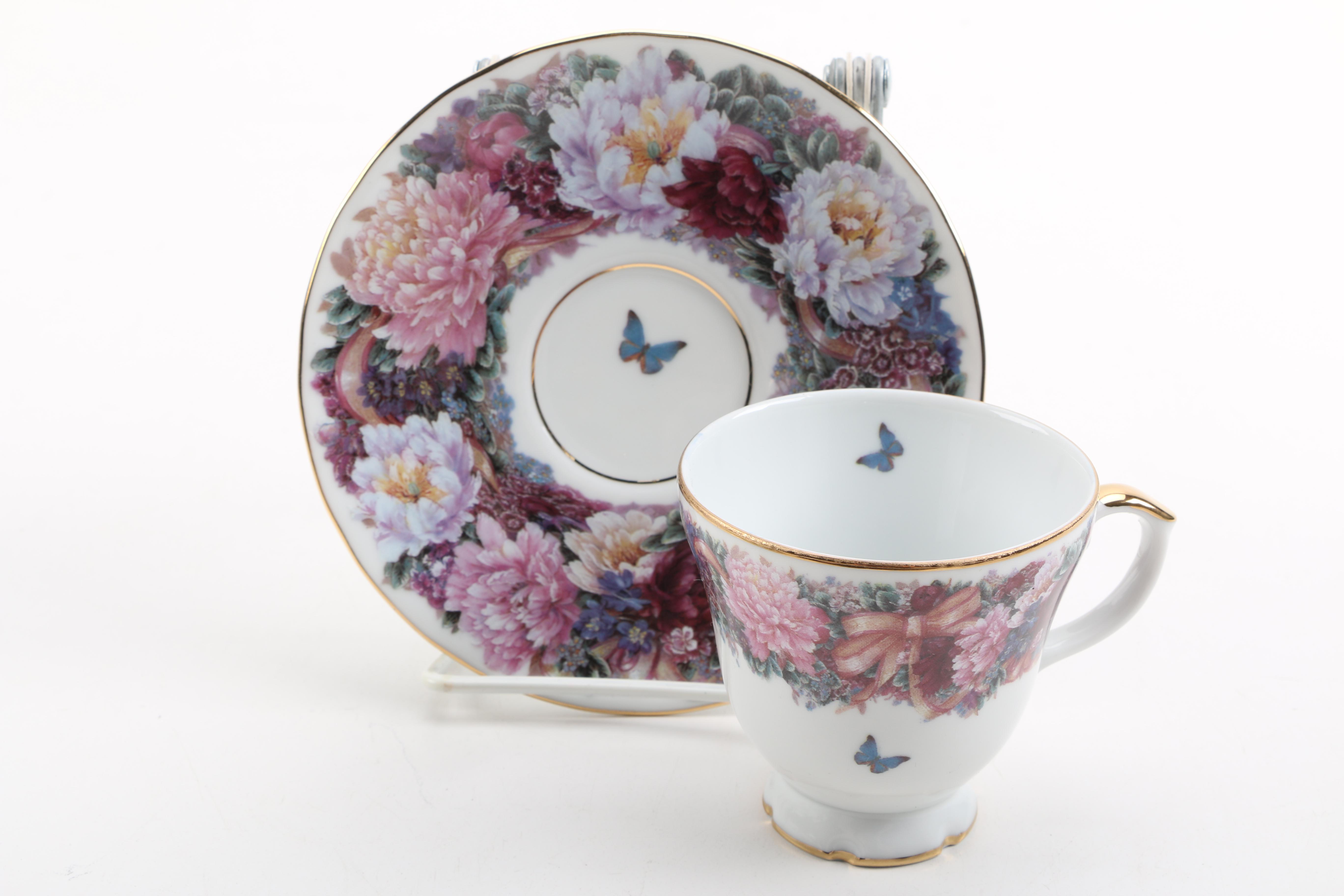 Porcelain Teacups with Saucers Featuring Meissen "Green Ivy Leaf"