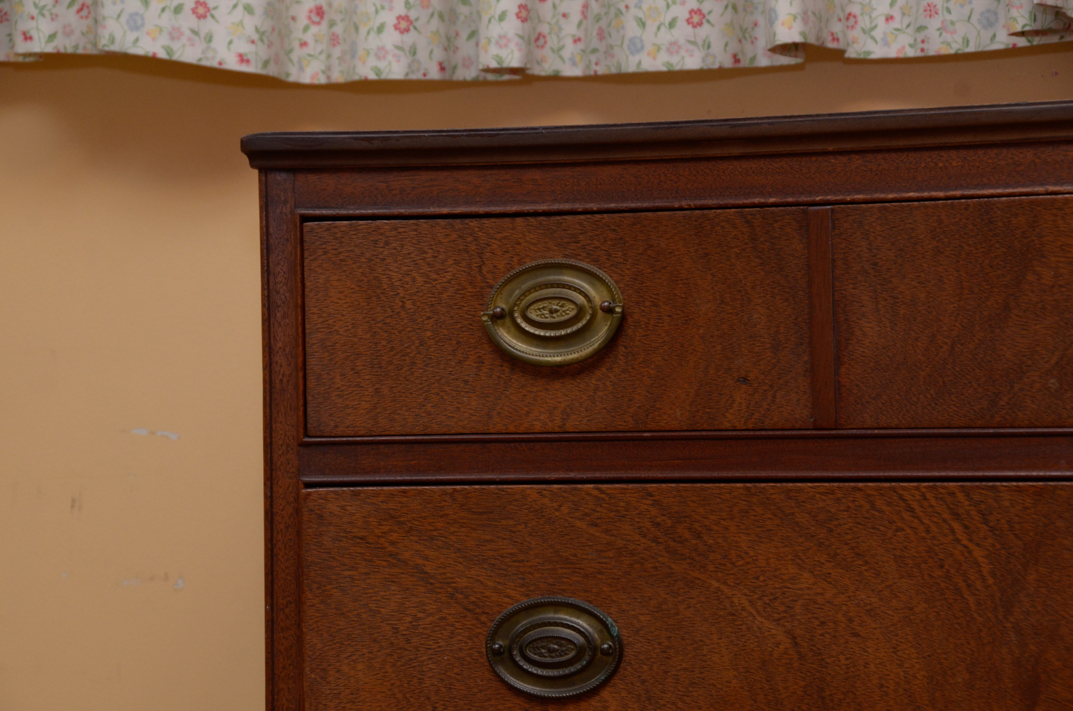 Hepplewhite Style Mahogany Chest of Drawers