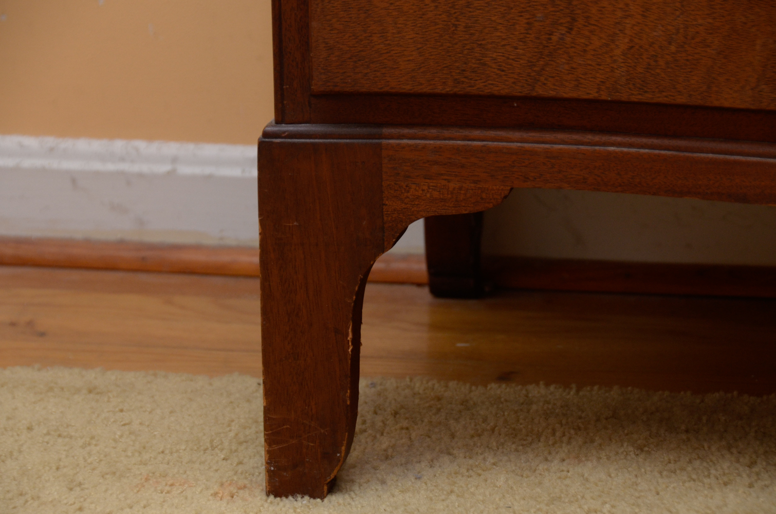 Hepplewhite Style Mahogany Chest of Drawers
