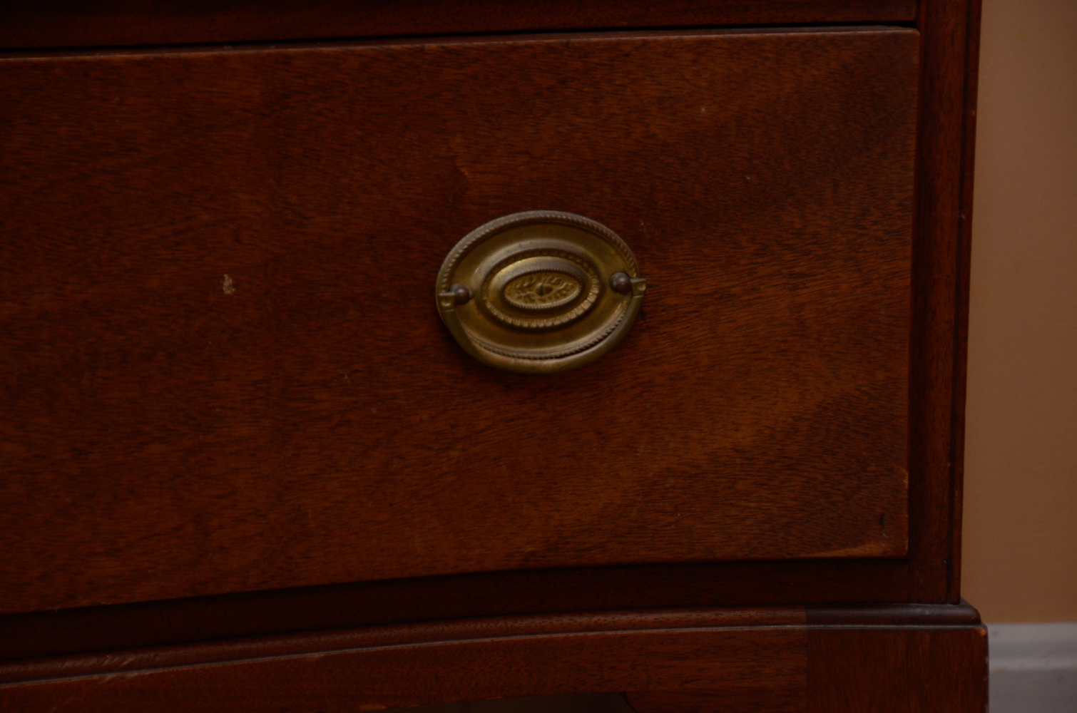 Hepplewhite Style Mahogany Chest of Drawers