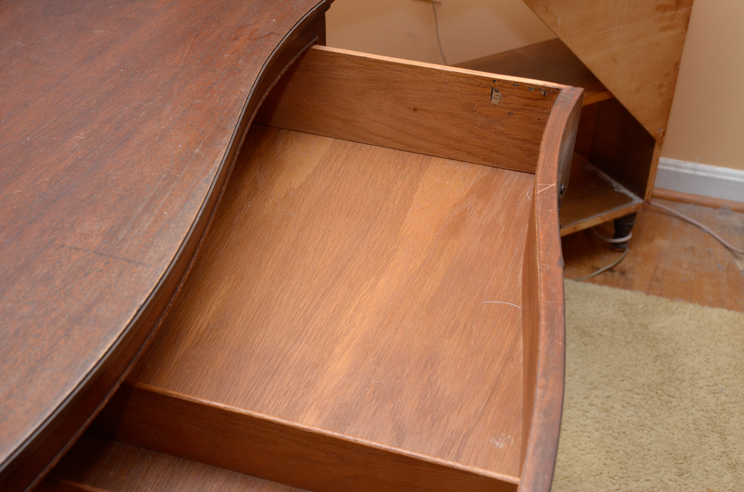 Hepplewhite Style Mahogany Chest of Drawers