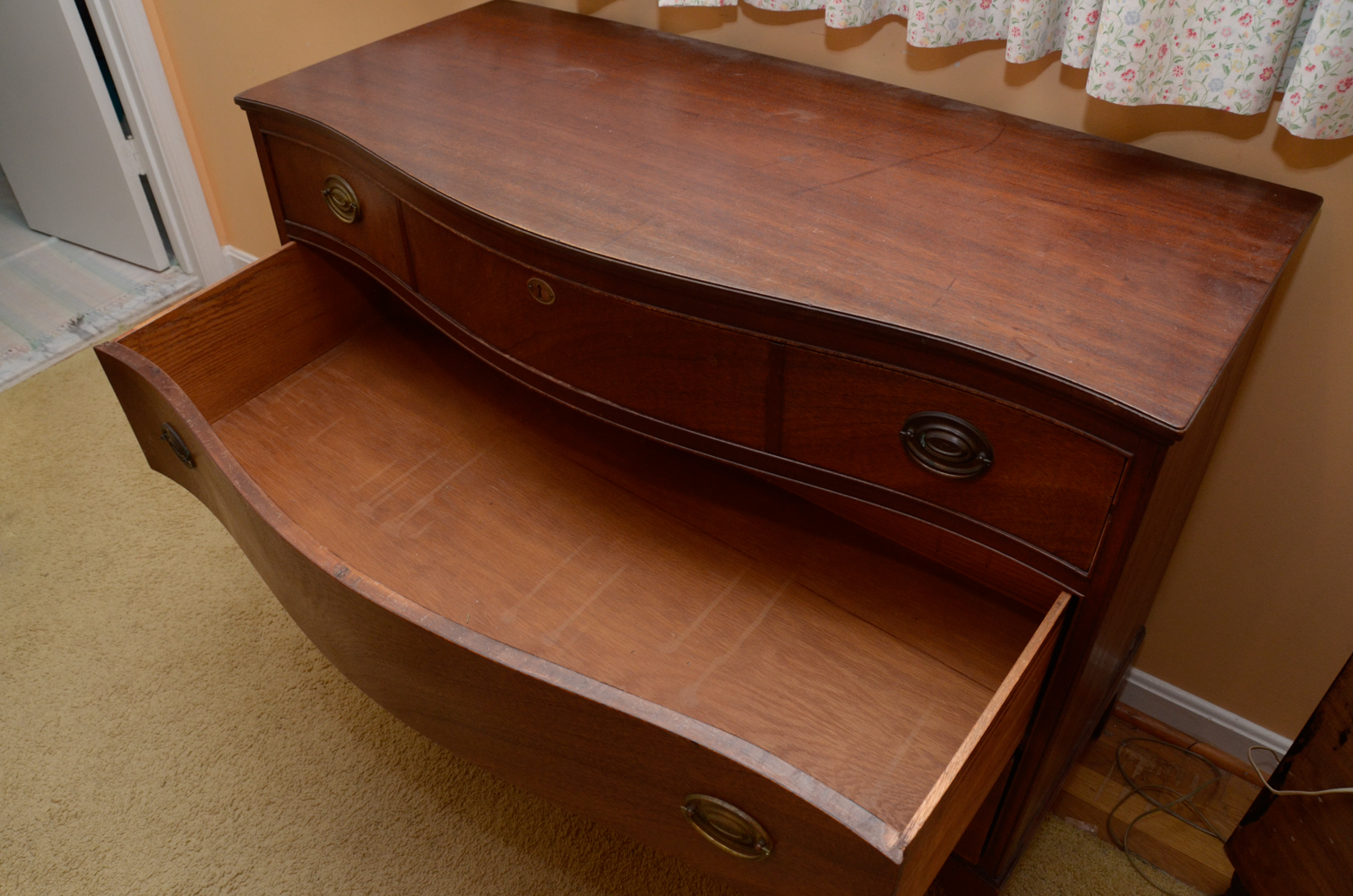 Hepplewhite Style Mahogany Chest of Drawers