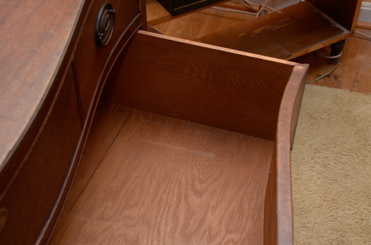 Hepplewhite Style Mahogany Chest of Drawers