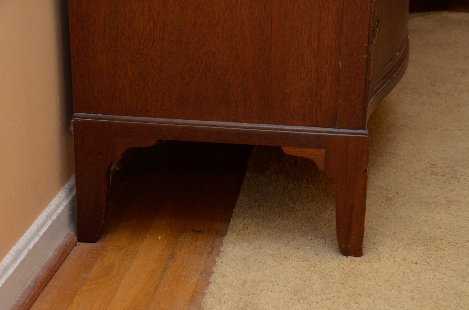 Hepplewhite Style Mahogany Chest of Drawers