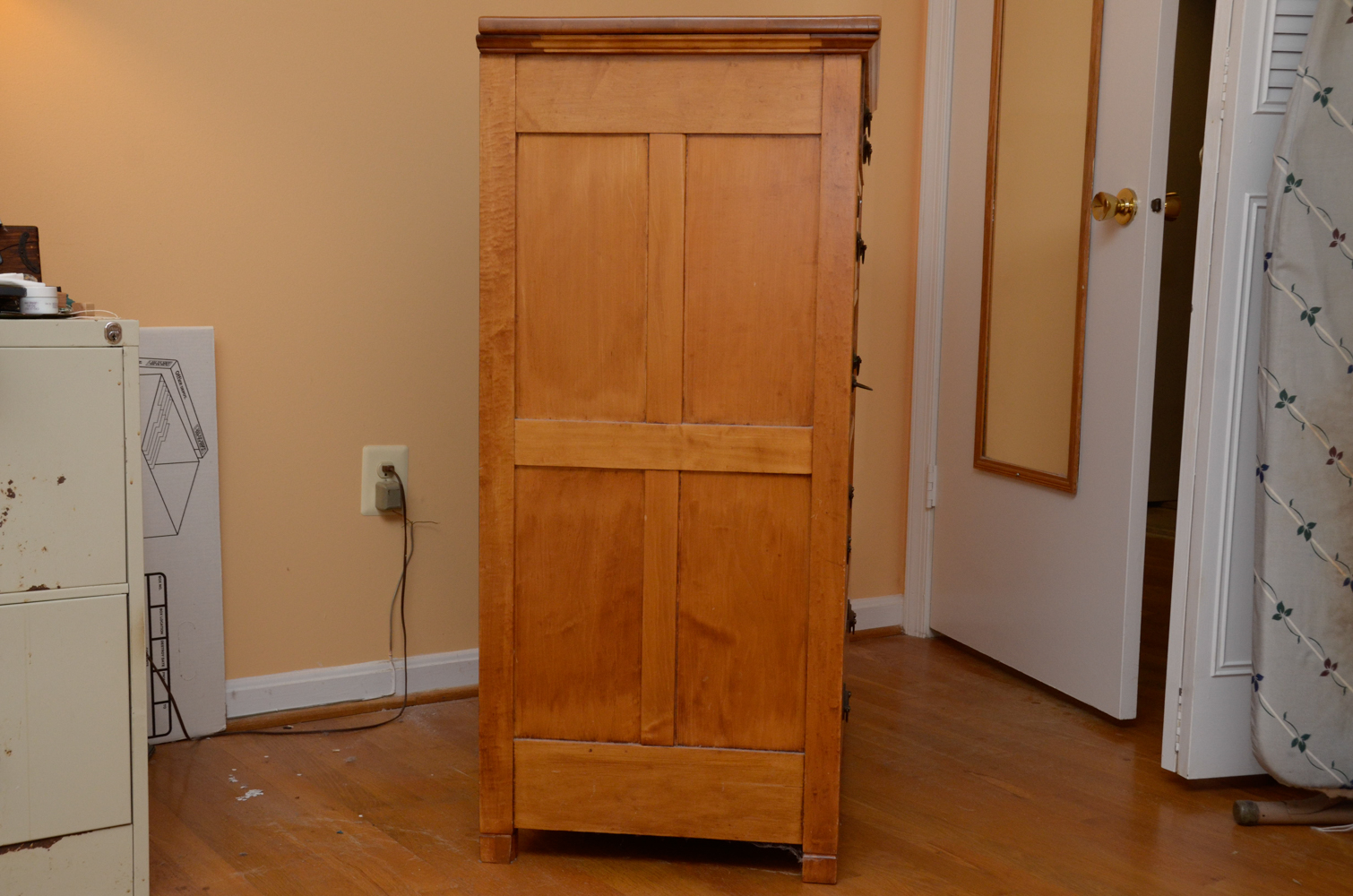 Antique Hepplewhite Style Maple Chest of Drawers