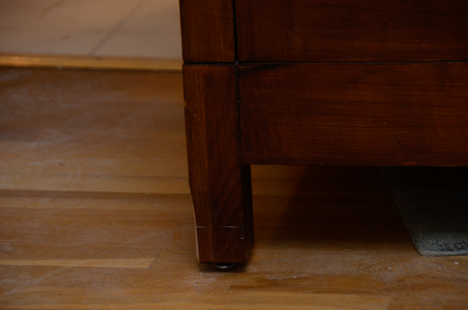 Arts and Crafts Style Media Center