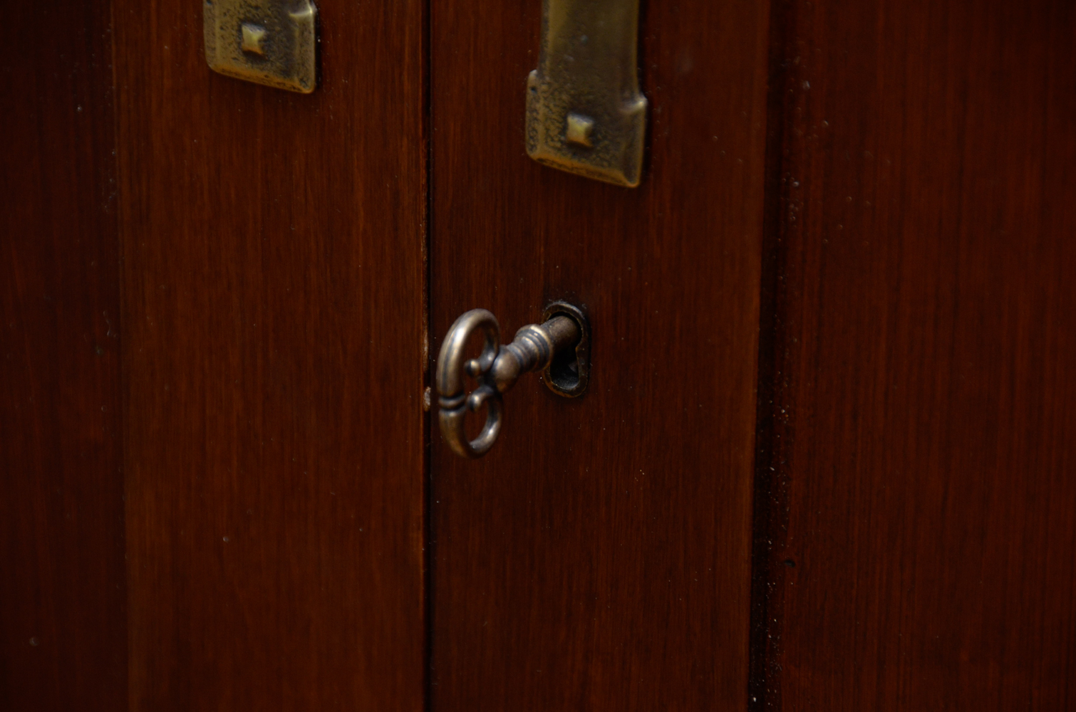 Arts and Crafts Style Media Center