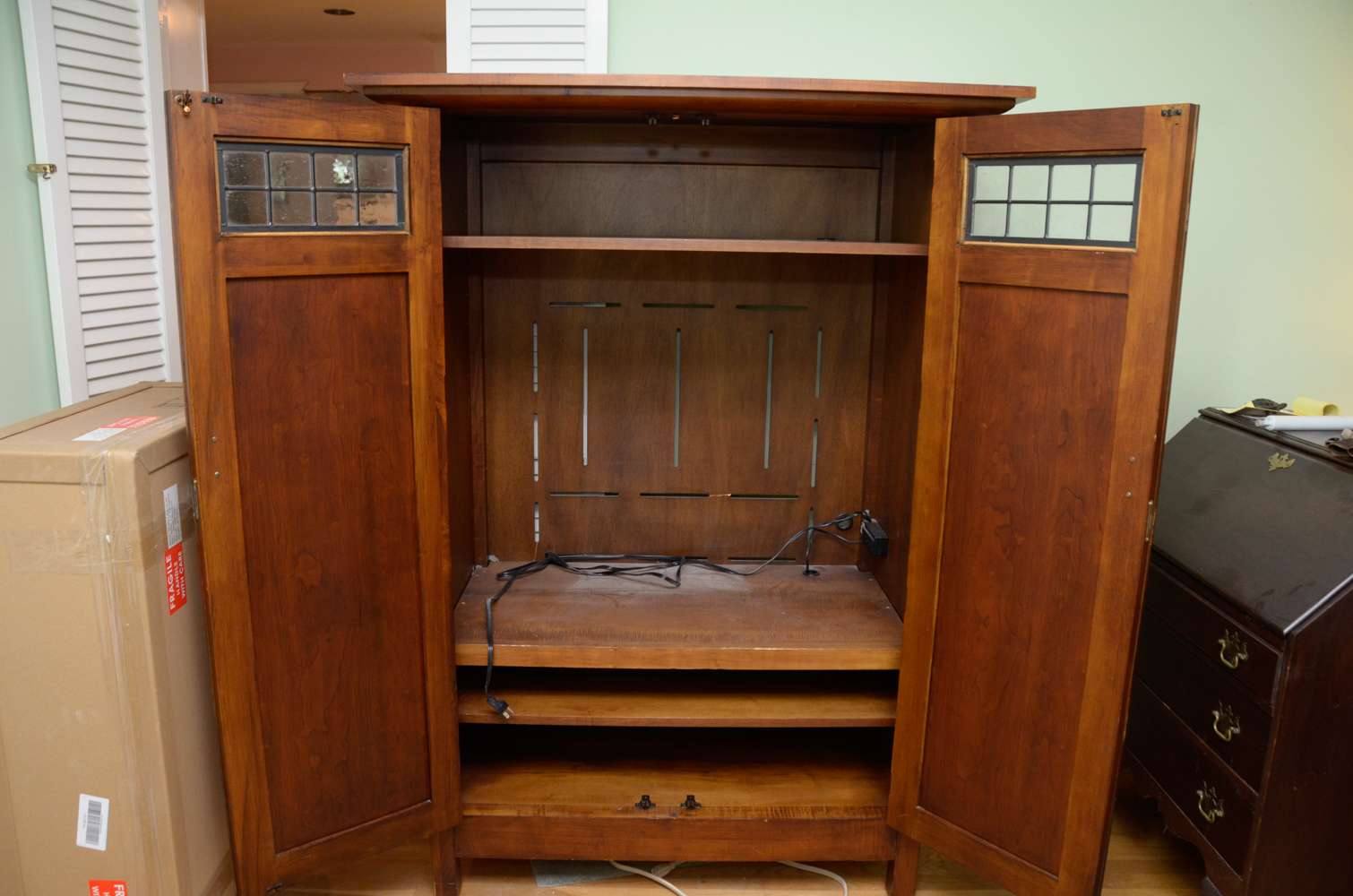 Arts and Crafts Style Media Center